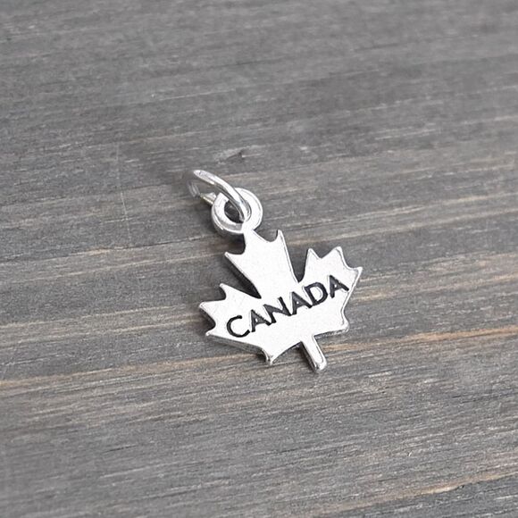 Sundancer Jewelry Company SJC Sterling Silver Maple Leaf CANANA Charm / Pendant - Picture 1 of 5